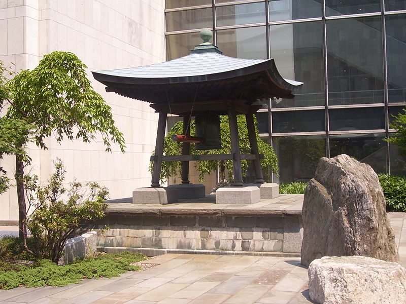 Japanese_Peace_Bell_of_United_Nations.jpg