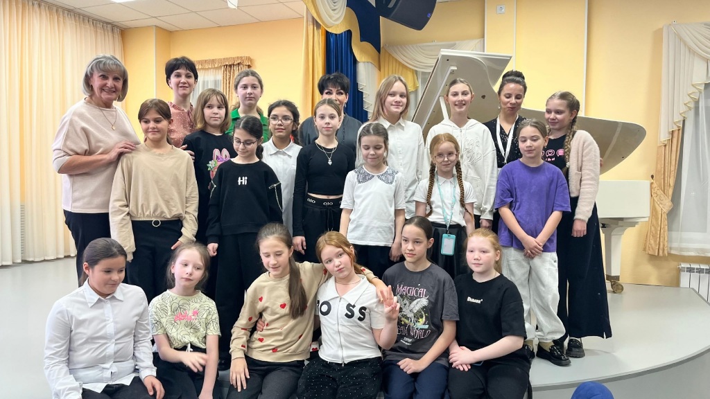 Morarasch_s_detmi.jpg Morarasch_s_detmi.jpg