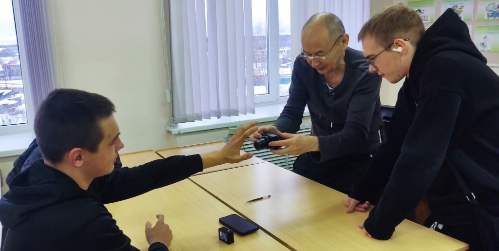 Zinovev_deti_kamera.jpg Zinovev_deti_kamera.jpg