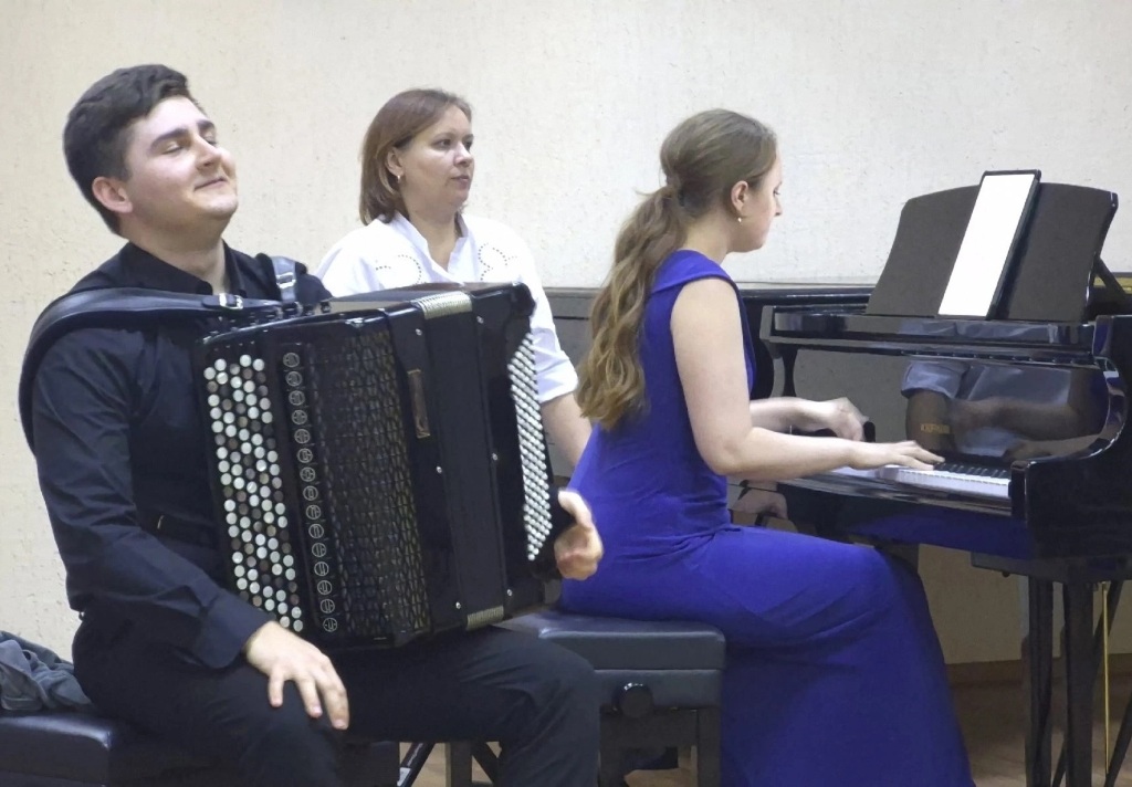 Molodegh_vybiraet_klassiku._Uchastniki_proekta_3.jpg Molodegh_vybiraet_klassiku._Uchastniki_proekta_3.jpg