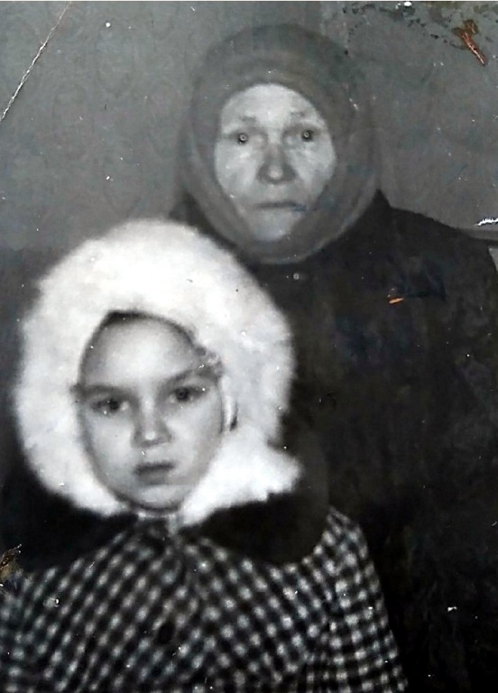 L._Kalmatkina_s_babuschkoi_1.jpg